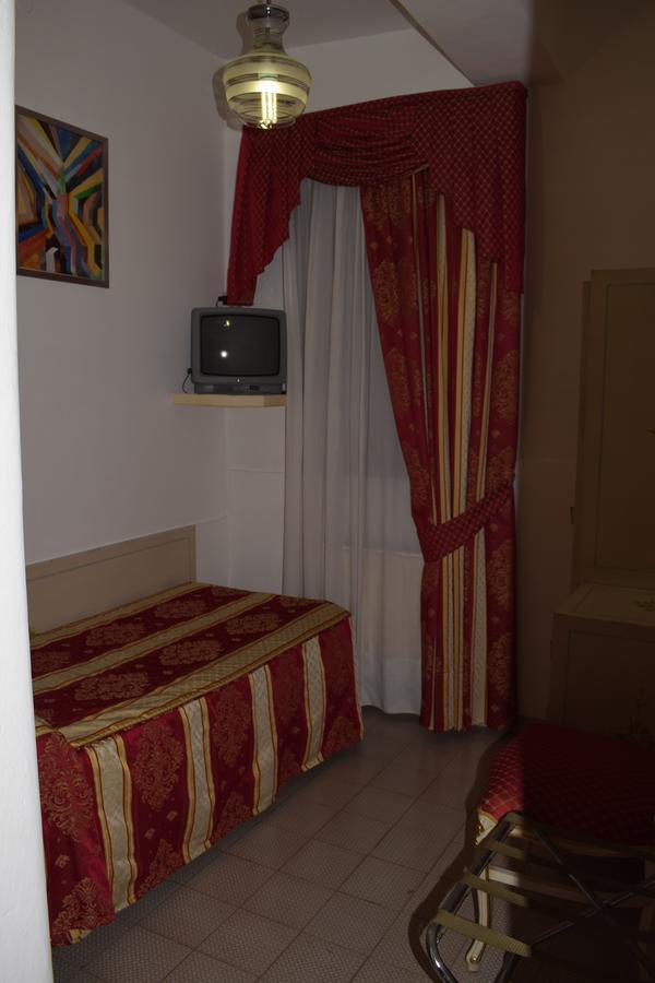 Single Room,560478072:JPEG
